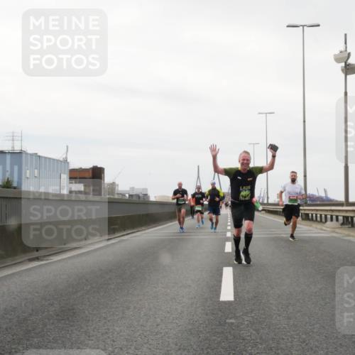 03.10.2025 - Köhlbrandbrückenlauf Matties Gatica Varas http://msf.ph/oto/9186478 03.10.2025 15:46:34 Position 3  meine-sportfotos.de