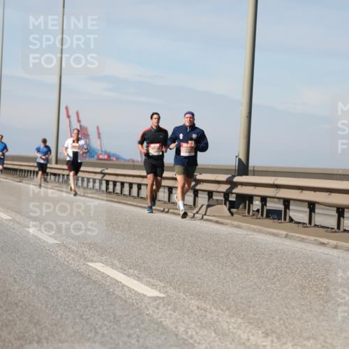 03.10.2025 - Köhlbrandbrückenlauf Yannick Fuchs http://msf.ph/oto/9186479 03.10.2025 11:44:46 Position 3  meine-sportfotos.de