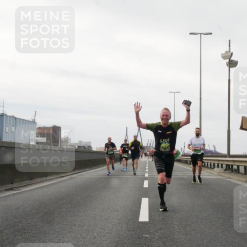 03.10.2025 - Köhlbrandbrückenlauf Matties Gatica Varas http://msf.ph/oto/9186480 03.10.2025 15:46:34 Position 3  meine-sportfotos.de