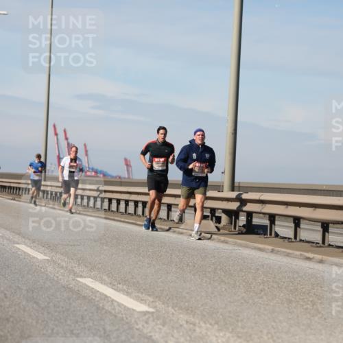 03.10.2025 - Köhlbrandbrückenlauf Yannick Fuchs http://msf.ph/oto/9186483 03.10.2025 11:44:47 Position 3 13 meine-sportfotos.de