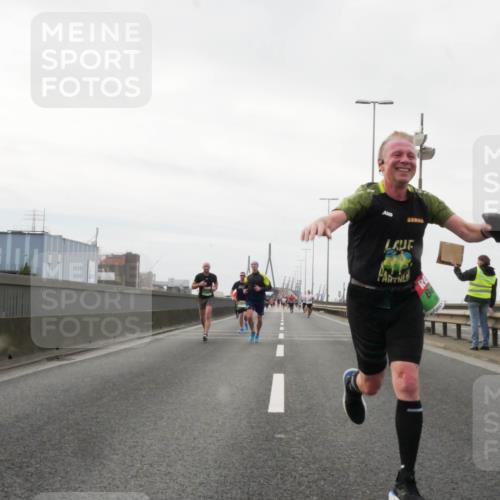 03.10.2025 - Köhlbrandbrückenlauf Matties Gatica Varas http://msf.ph/oto/9186485 03.10.2025 15:46:35 Position 3  meine-sportfotos.de