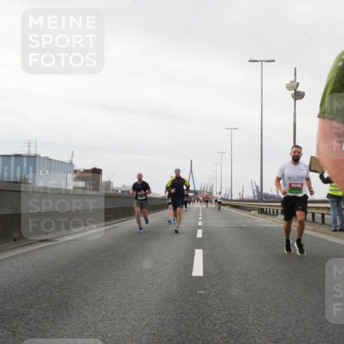 03.10.2025 - Köhlbrandbrückenlauf Matties Gatica Varas http://msf.ph/oto/9186487 03.10.2025 15:46:35 Position 3  meine-sportfotos.de
