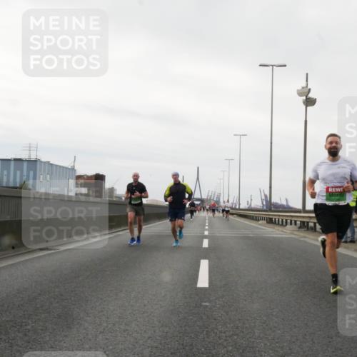 03.10.2025 - Köhlbrandbrückenlauf Matties Gatica Varas http://msf.ph/oto/9186489 03.10.2025 15:46:36 Position 3  meine-sportfotos.de