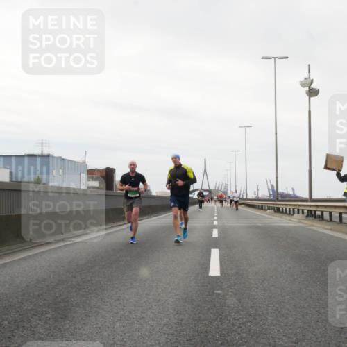 03.10.2025 - Köhlbrandbrückenlauf Matties Gatica Varas http://msf.ph/oto/9186491 03.10.2025 15:46:36 Position 3  meine-sportfotos.de