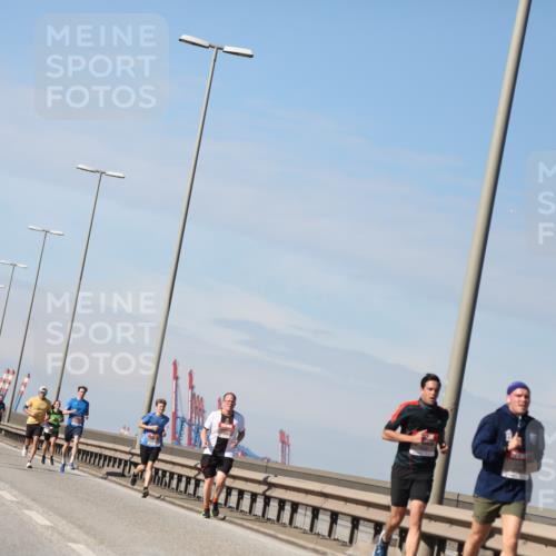 03.10.2025 - Köhlbrandbrückenlauf Yannick Fuchs http://msf.ph/oto/9186498 03.10.2025 11:44:48 Position 3  meine-sportfotos.de