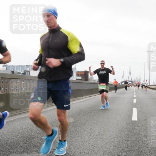 03.10.2025 - Köhlbrandbrückenlauf Matties Gatica Varas http://msf.ph/oto/9186502 03.10.2025 15:46:38 Position 3  meine-sportfotos.de