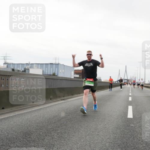 03.10.2025 - Köhlbrandbrückenlauf Matties Gatica Varas http://msf.ph/oto/9186504 03.10.2025 15:46:39 Position 3  meine-sportfotos.de