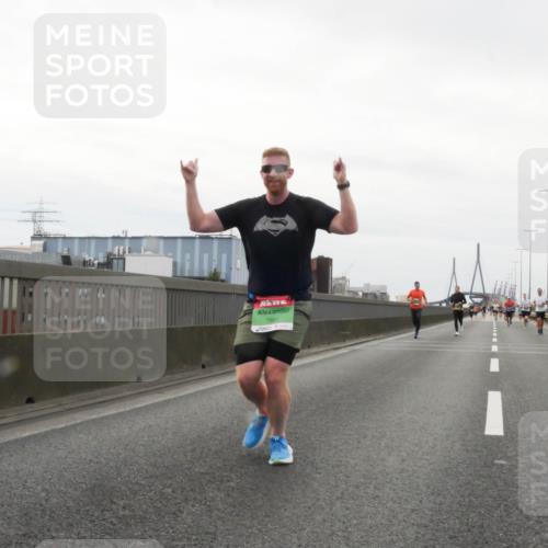 03.10.2025 - Köhlbrandbrückenlauf Matties Gatica Varas http://msf.ph/oto/9186506 03.10.2025 15:46:39 Position 3 7561 meine-sportfotos.de