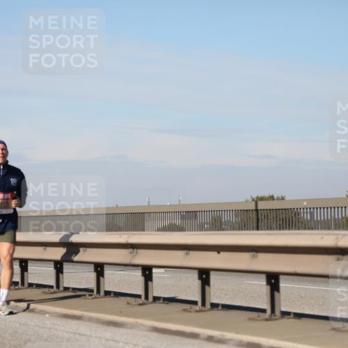 03.10.2025 - Köhlbrandbrückenlauf Yannick Fuchs http://msf.ph/oto/9186508 03.10.2025 11:44:49 Position 3  meine-sportfotos.de