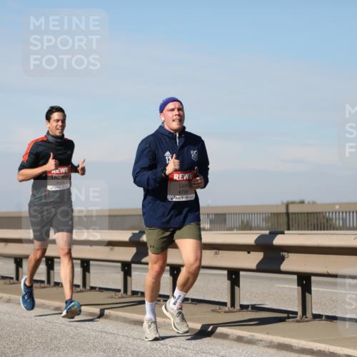 03.10.2025 - Köhlbrandbrückenlauf Yannick Fuchs http://msf.ph/oto/9186512 03.10.2025 11:44:50 Position 3 4039, 6798 meine-sportfotos.de