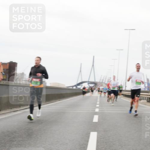 03.10.2025 - Köhlbrandbrückenlauf Matties Gatica Varas http://msf.ph/oto/9186532 03.10.2025 15:46:44 Position 3  meine-sportfotos.de