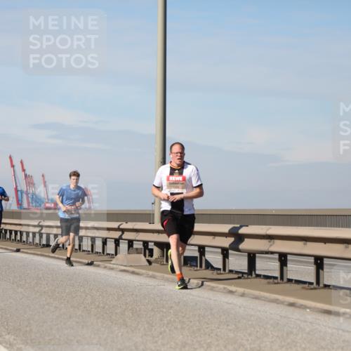 03.10.2025 - Köhlbrandbrückenlauf Yannick Fuchs http://msf.ph/oto/9186533 03.10.2025 11:44:52 Position 3  meine-sportfotos.de