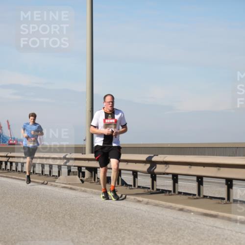 03.10.2025 - Köhlbrandbrückenlauf Yannick Fuchs http://msf.ph/oto/9186536 03.10.2025 11:44:53 Position 3  meine-sportfotos.de