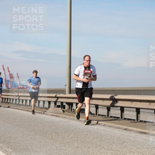 03.10.2025 - Köhlbrandbrückenlauf Yannick Fuchs http://msf.ph/oto/9186539 03.10.2025 11:44:53 Position 3  meine-sportfotos.de