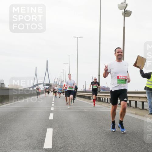 03.10.2025 - Köhlbrandbrückenlauf Matties Gatica Varas http://msf.ph/oto/9186541 03.10.2025 15:46:46 Position 3 7372 meine-sportfotos.de