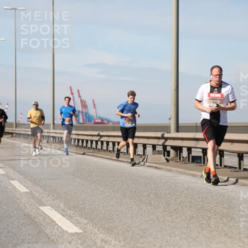 03.10.2025 - Köhlbrandbrückenlauf Yannick Fuchs http://msf.ph/oto/9186542 03.10.2025 11:44:53 Position 3 4304 meine-sportfotos.de