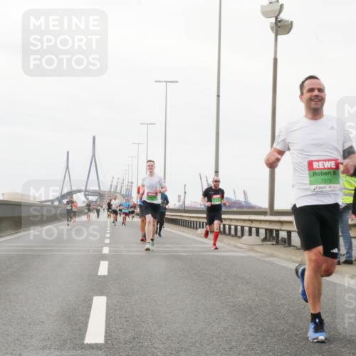 03.10.2025 - Köhlbrandbrückenlauf Matties Gatica Varas http://msf.ph/oto/9186544 03.10.2025 15:46:47 Position 3 7372 meine-sportfotos.de