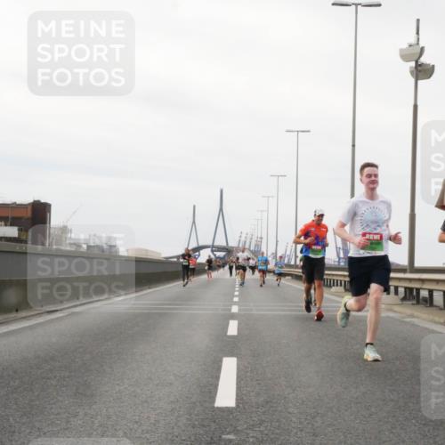 03.10.2025 - Köhlbrandbrückenlauf Matties Gatica Varas http://msf.ph/oto/9186553 03.10.2025 15:46:49 Position 3  meine-sportfotos.de