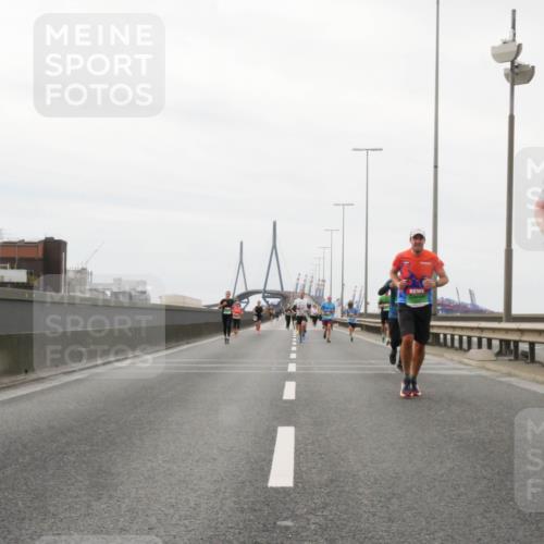 03.10.2025 - Köhlbrandbrückenlauf Matties Gatica Varas http://msf.ph/oto/9186557 03.10.2025 15:46:50 Position 3 7398 meine-sportfotos.de