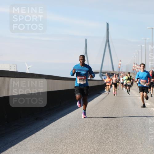 03.10.2025 - Köhlbrandbrückenlauf Yannick Fuchs http://msf.ph/oto/9186560 03.10.2025 11:44:55 Position 3 5718 meine-sportfotos.de