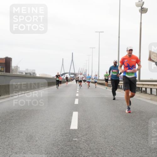 03.10.2025 - Köhlbrandbrückenlauf Matties Gatica Varas http://msf.ph/oto/9186561 03.10.2025 15:46:51 Position 3  meine-sportfotos.de