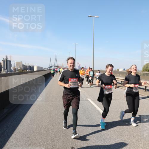 03.10.2025 - Köhlbrandbrückenlauf Yannick Fuchs http://msf.ph/oto/9186562 03.10.2025 12:05:45 Position 3 6334, 6335 meine-sportfotos.de