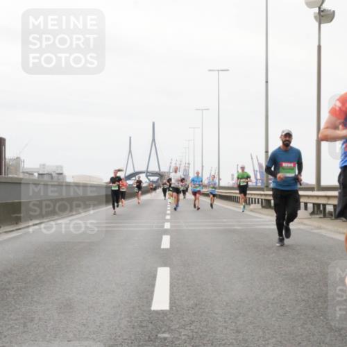 03.10.2025 - Köhlbrandbrückenlauf Matties Gatica Varas http://msf.ph/oto/9186565 03.10.2025 15:46:52 Position 3 114, 7266 meine-sportfotos.de