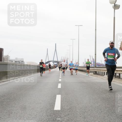 03.10.2025 - Köhlbrandbrückenlauf Matties Gatica Varas http://msf.ph/oto/9186568 03.10.2025 15:46:53 Position 3  meine-sportfotos.de