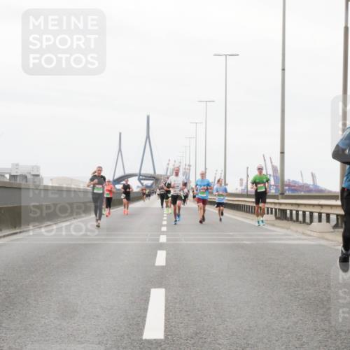 03.10.2025 - Köhlbrandbrückenlauf Matties Gatica Varas http://msf.ph/oto/9186569 03.10.2025 15:46:53 Position 3 7016 meine-sportfotos.de