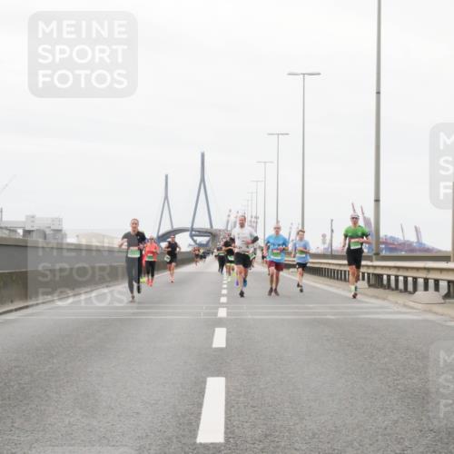 03.10.2025 - Köhlbrandbrückenlauf Matties Gatica Varas http://msf.ph/oto/9186572 03.10.2025 15:46:54 Position 3  meine-sportfotos.de