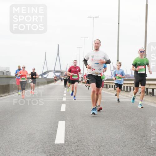 03.10.2025 - Köhlbrandbrückenlauf Matties Gatica Varas http://msf.ph/oto/9186594 03.10.2025 15:46:59 Position 3  meine-sportfotos.de