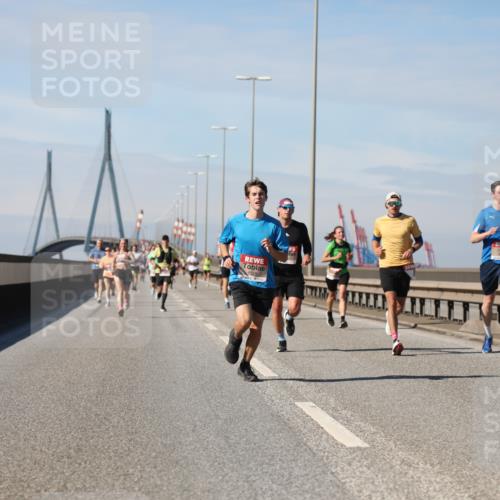 03.10.2025 - Köhlbrandbrückenlauf Yannick Fuchs http://msf.ph/oto/9186611 03.10.2025 11:44:57 Position 3  meine-sportfotos.de
