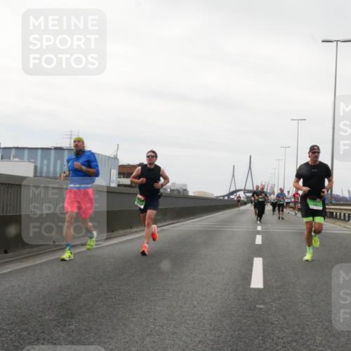 03.10.2025 - Köhlbrandbrückenlauf Matties Gatica Varas http://msf.ph/oto/9186617 03.10.2025 15:47:04 Position 3  meine-sportfotos.de