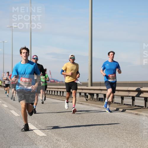 03.10.2025 - Köhlbrandbrückenlauf Yannick Fuchs http://msf.ph/oto/9186631 03.10.2025 11:44:58 Position 3 6525 meine-sportfotos.de
