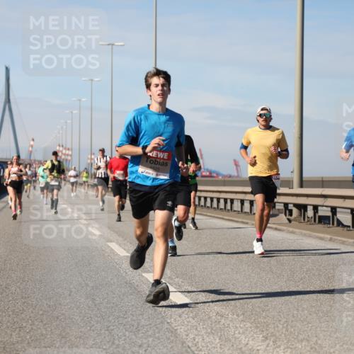 03.10.2025 - Köhlbrandbrückenlauf Yannick Fuchs http://msf.ph/oto/9186635 03.10.2025 11:44:59 Position 3 6525, 6775 meine-sportfotos.de