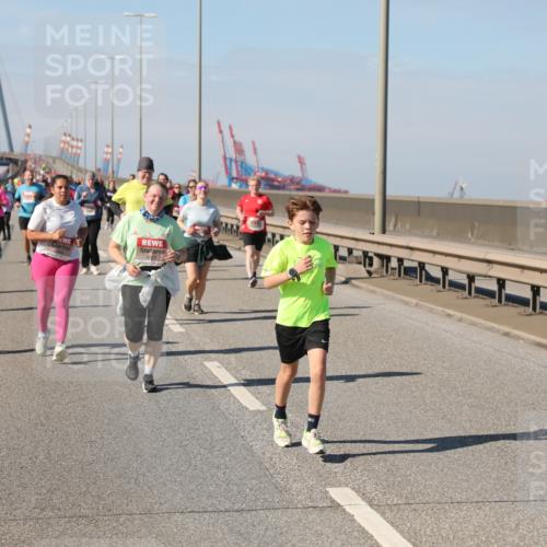 03.10.2025 - Köhlbrandbrückenlauf Yannick Fuchs http://msf.ph/oto/9186636 03.10.2025 12:05:49 Position 3  meine-sportfotos.de