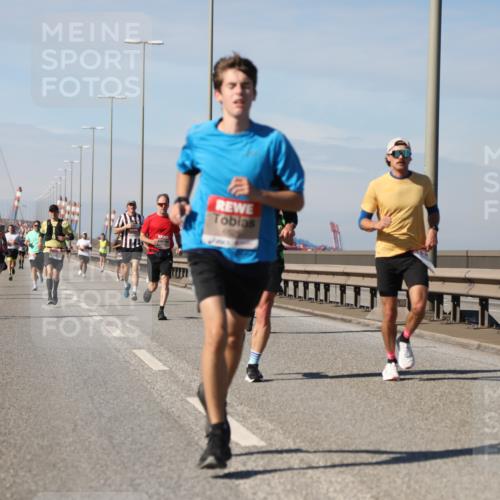03.10.2025 - Köhlbrandbrückenlauf Yannick Fuchs http://msf.ph/oto/9186638 03.10.2025 11:44:59 Position 3  meine-sportfotos.de