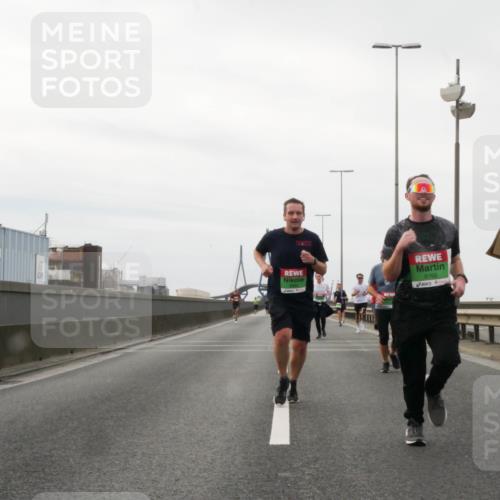03.10.2025 - Köhlbrandbrückenlauf Matties Gatica Varas http://msf.ph/oto/9186640 03.10.2025 15:47:09 Position 3 8769 meine-sportfotos.de