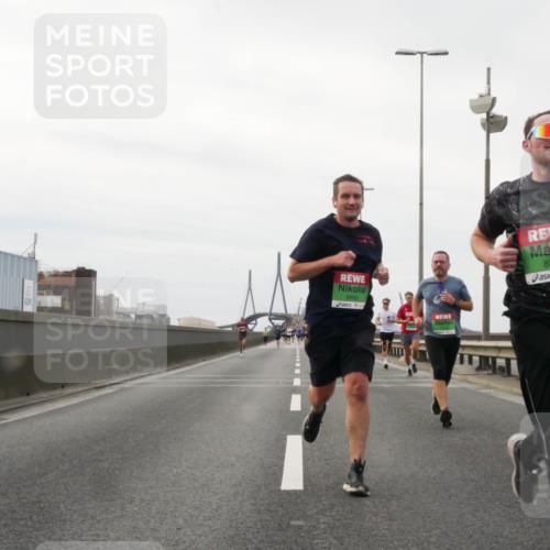 03.10.2025 - Köhlbrandbrückenlauf Matties Gatica Varas http://msf.ph/oto/9186641 03.10.2025 15:47:10 Position 3 8990, 8769 meine-sportfotos.de