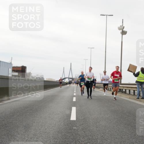 03.10.2025 - Köhlbrandbrückenlauf Matties Gatica Varas http://msf.ph/oto/9186652 03.10.2025 15:47:12 Position 3  meine-sportfotos.de