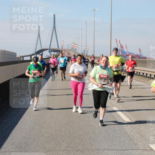 03.10.2025 - Köhlbrandbrückenlauf Yannick Fuchs http://msf.ph/oto/9186653 03.10.2025 12:05:50 Position 3  meine-sportfotos.de