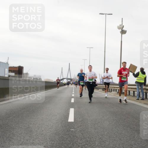 03.10.2025 - Köhlbrandbrückenlauf Matties Gatica Varas http://msf.ph/oto/9186654 03.10.2025 15:47:12 Position 3 24 meine-sportfotos.de