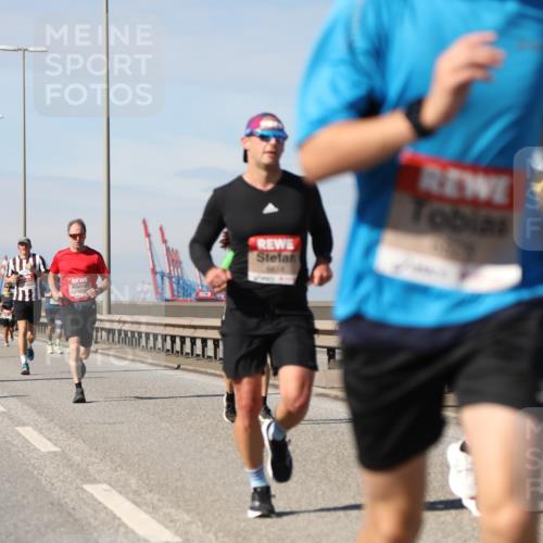 03.10.2025 - Köhlbrandbrückenlauf Yannick Fuchs http://msf.ph/oto/9186658 03.10.2025 11:45:00 Position 3 6614 meine-sportfotos.de
