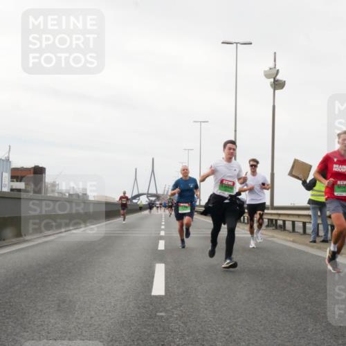03.10.2025 - Köhlbrandbrückenlauf Matties Gatica Varas http://msf.ph/oto/9186659 03.10.2025 15:47:13 Position 3 96 meine-sportfotos.de
