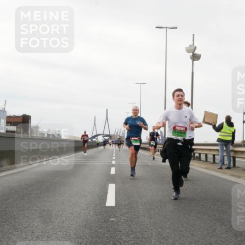 03.10.2025 - Köhlbrandbrückenlauf Matties Gatica Varas http://msf.ph/oto/9186661 03.10.2025 15:47:14 Position 3  meine-sportfotos.de