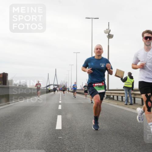 03.10.2025 - Köhlbrandbrückenlauf Matties Gatica Varas http://msf.ph/oto/9186668 03.10.2025 15:47:15 Position 3 9324 meine-sportfotos.de
