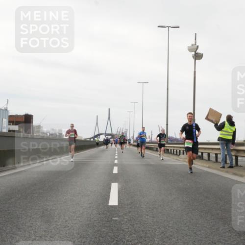 03.10.2025 - Köhlbrandbrückenlauf Matties Gatica Varas http://msf.ph/oto/9186675 03.10.2025 15:47:17 Position 3  meine-sportfotos.de