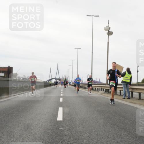 03.10.2025 - Köhlbrandbrückenlauf Matties Gatica Varas http://msf.ph/oto/9186677 03.10.2025 15:47:17 Position 3  meine-sportfotos.de
