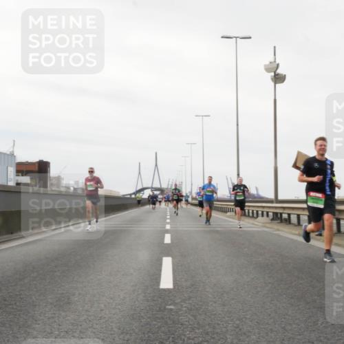 03.10.2025 - Köhlbrandbrückenlauf Matties Gatica Varas http://msf.ph/oto/9186679 03.10.2025 15:47:18 Position 3  meine-sportfotos.de