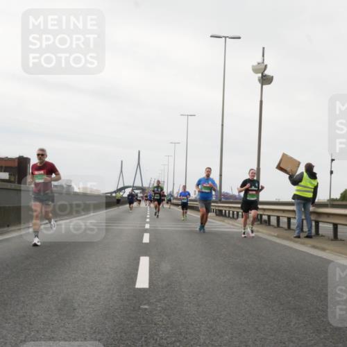 03.10.2025 - Köhlbrandbrückenlauf Matties Gatica Varas http://msf.ph/oto/9186687 03.10.2025 15:47:19 Position 3  meine-sportfotos.de